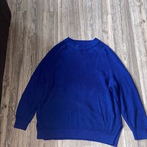 Divided over size sweater